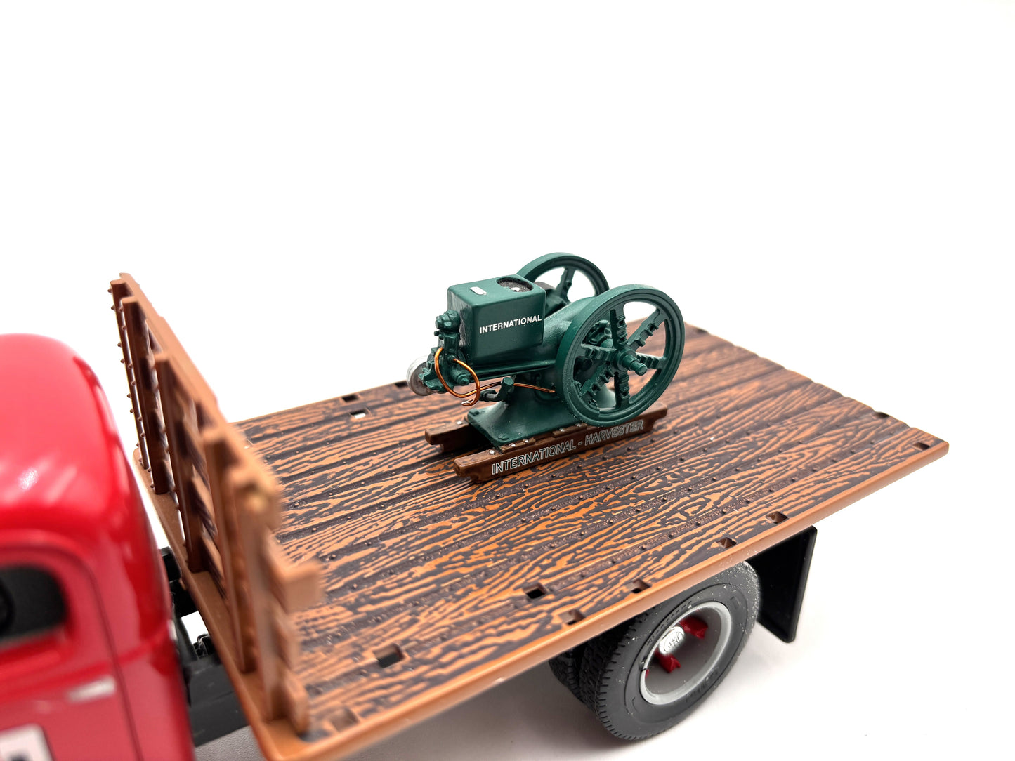 1/34 International KB-8 Flatbed