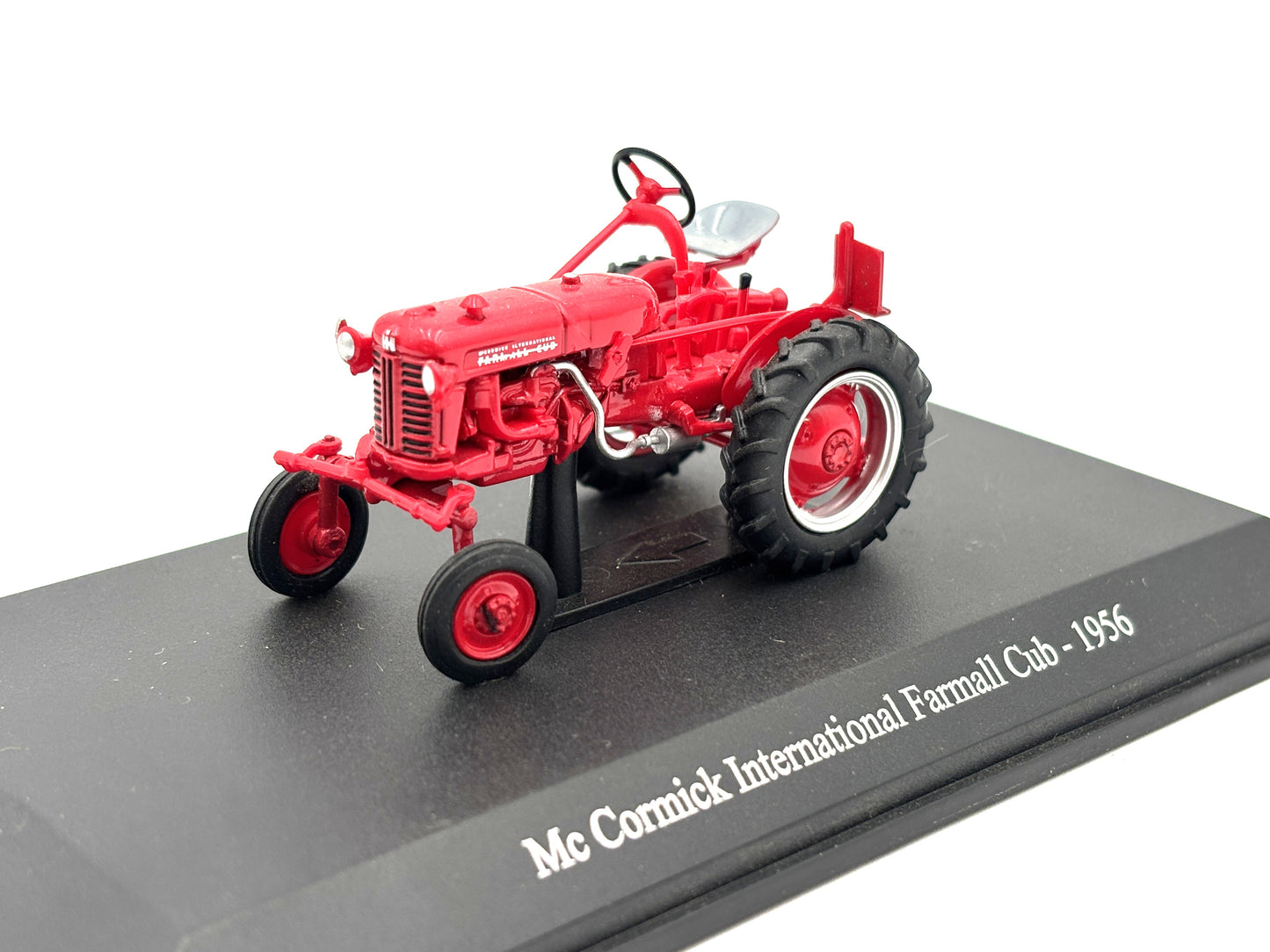 1/43 International McCormick Farmall Club