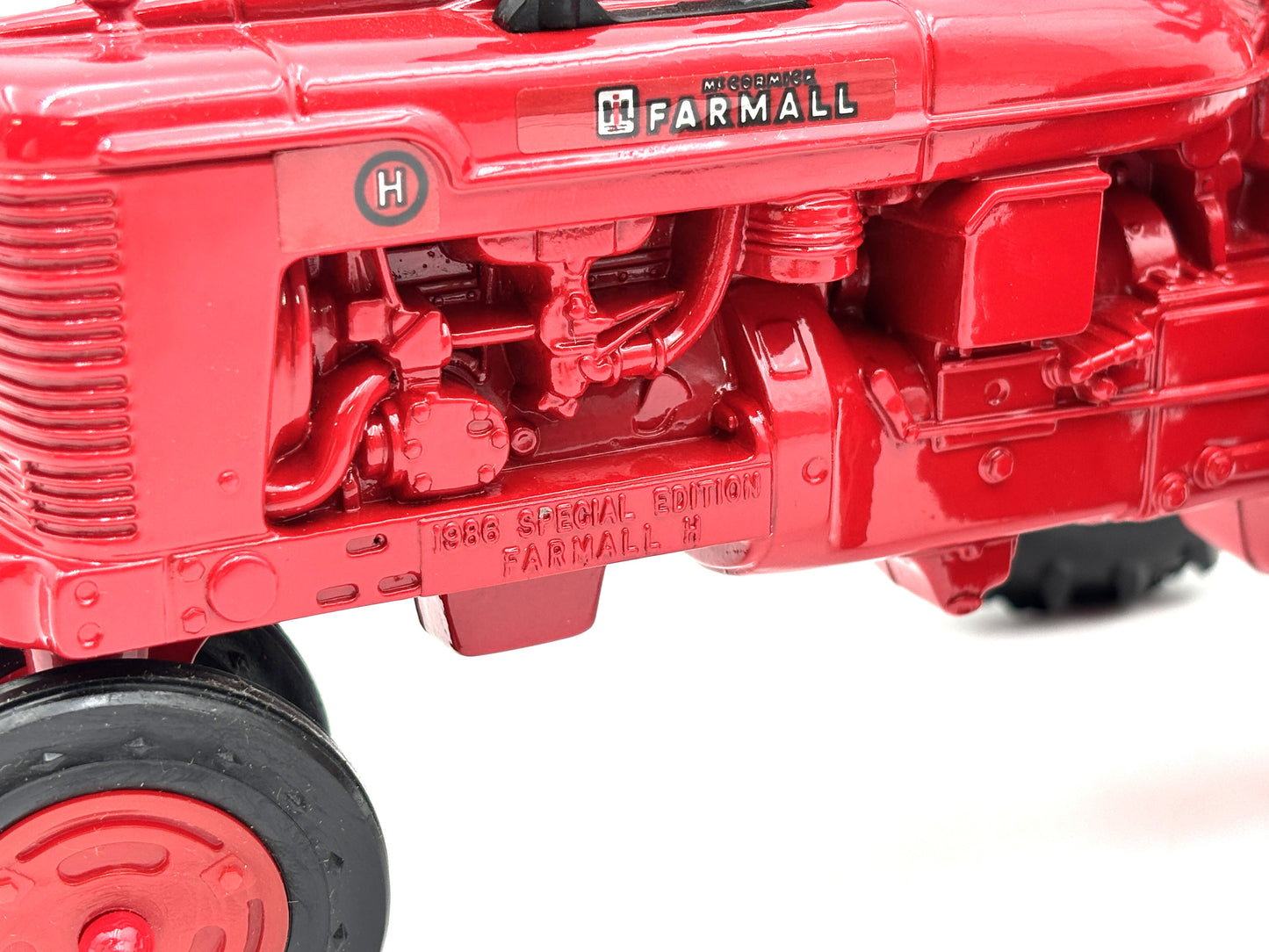1/16 International McCormick Farmall ''H'' Special Edition
