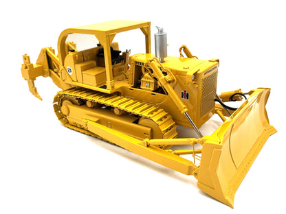 1/25 International TD-25 Crawler