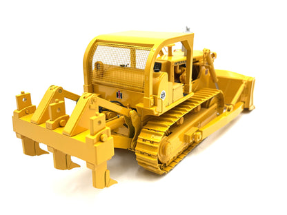 1/25 International TD-25 Crawler