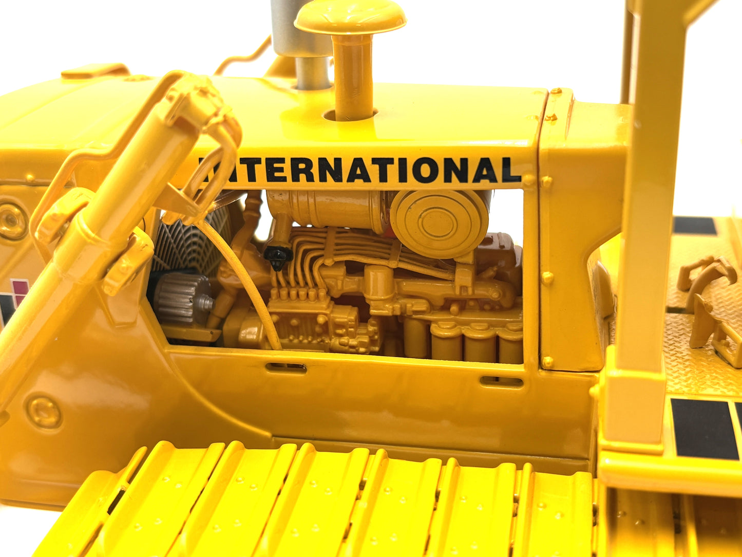 1/25 International TD-25 Crawler