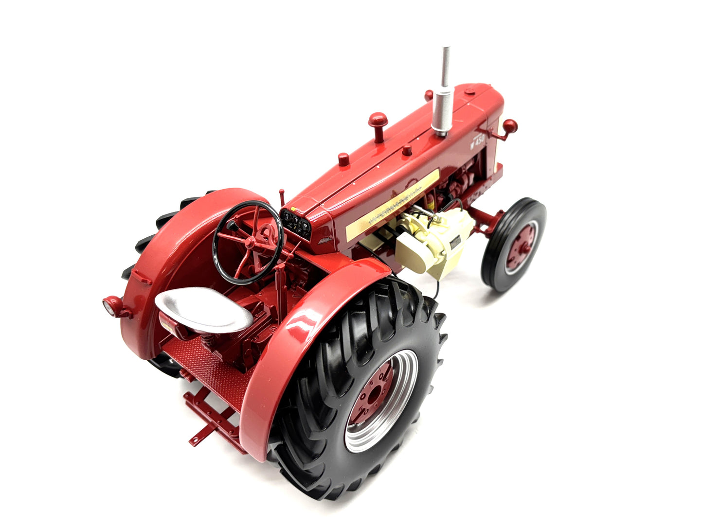 1/16 International W450