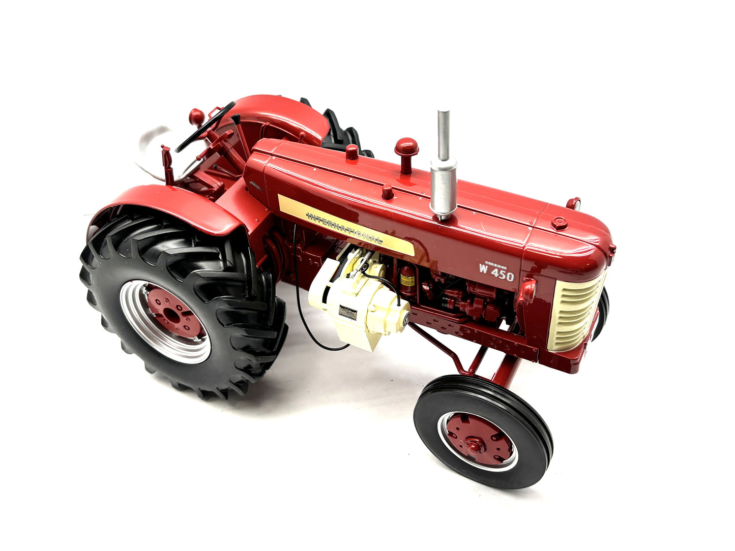 1/16 International W450