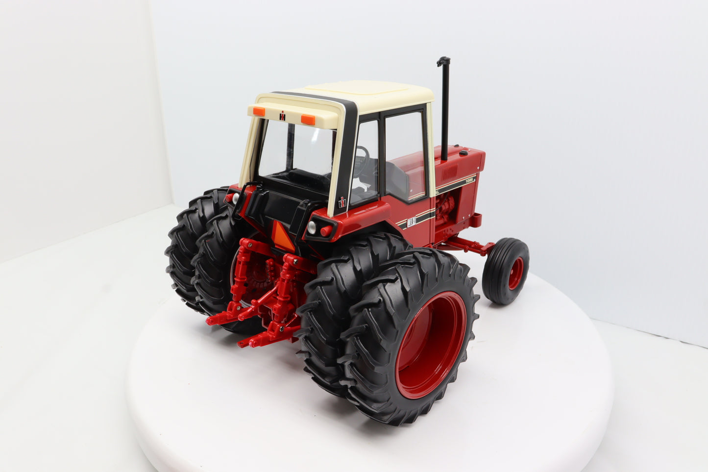 1/16 International 1086