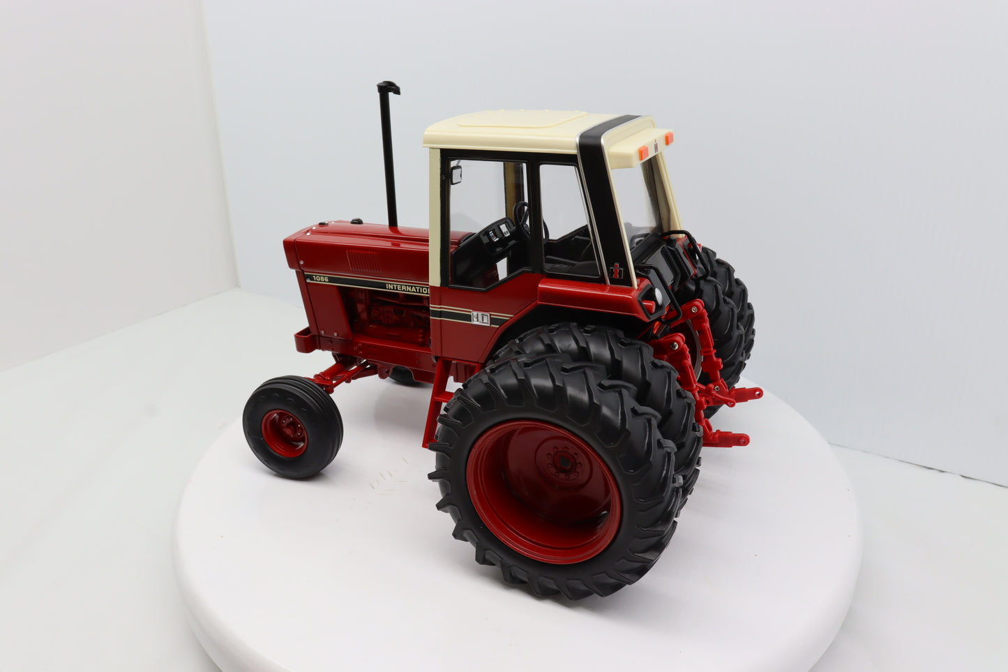 1/16 International 1086