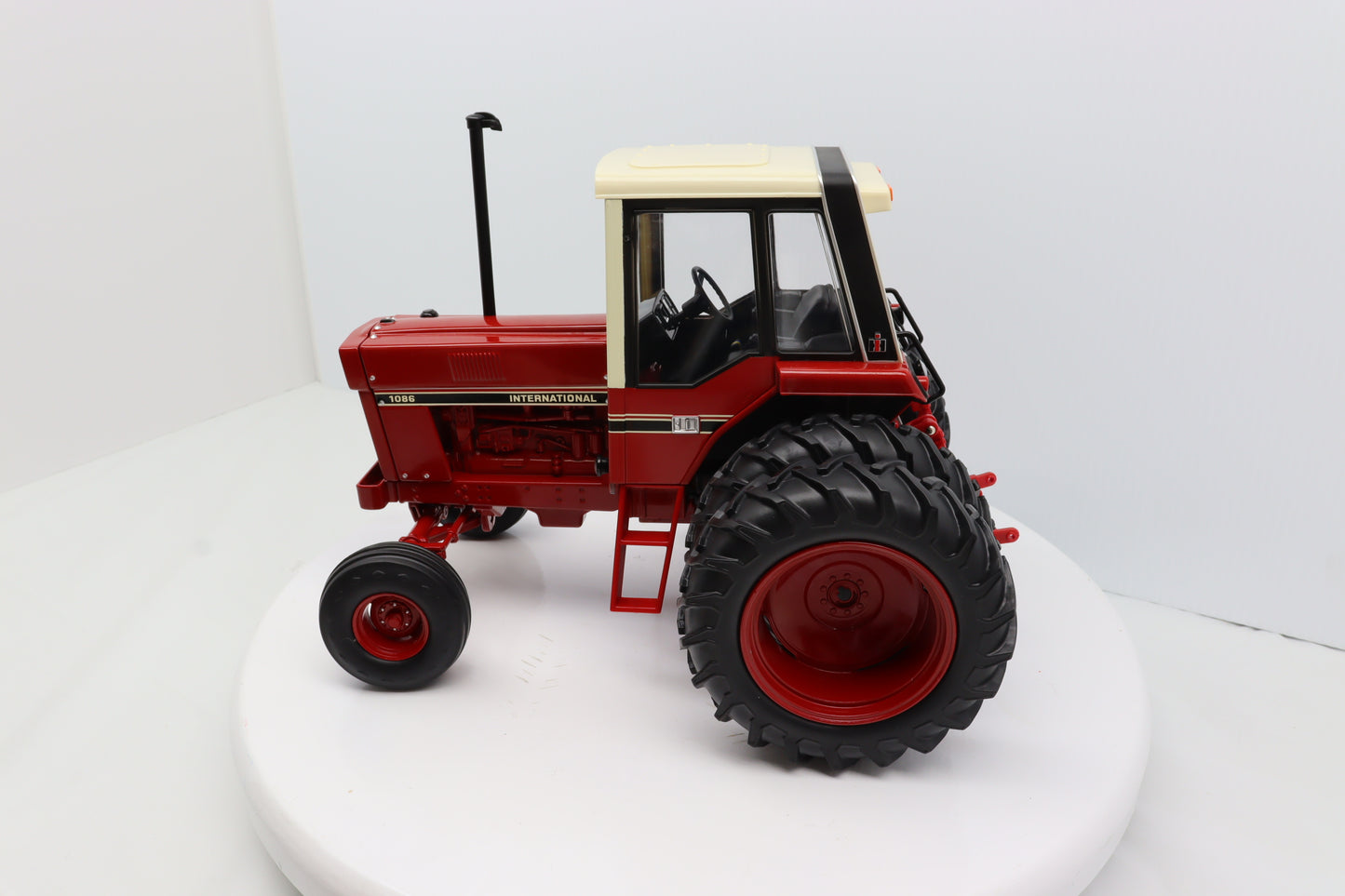 1/16 International 1086