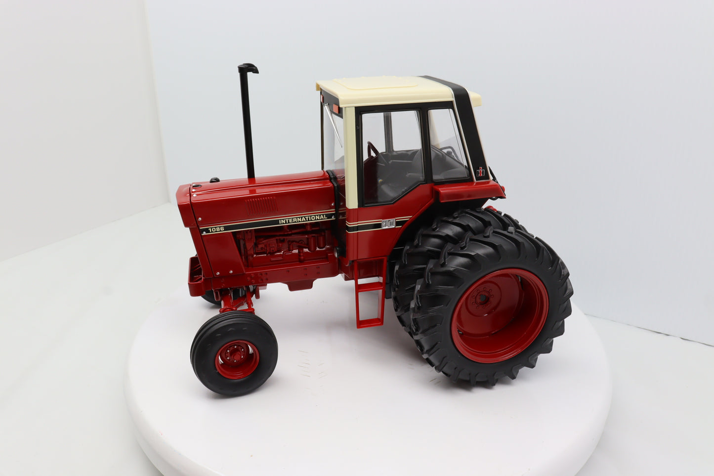 1/16 International 1086