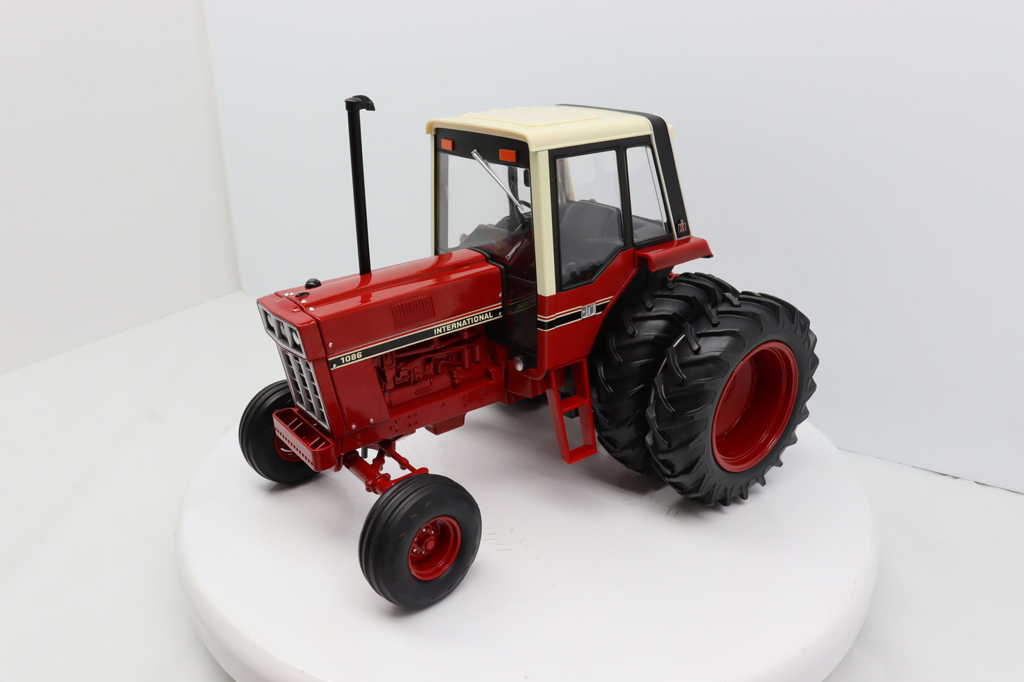 1/16 International 1086