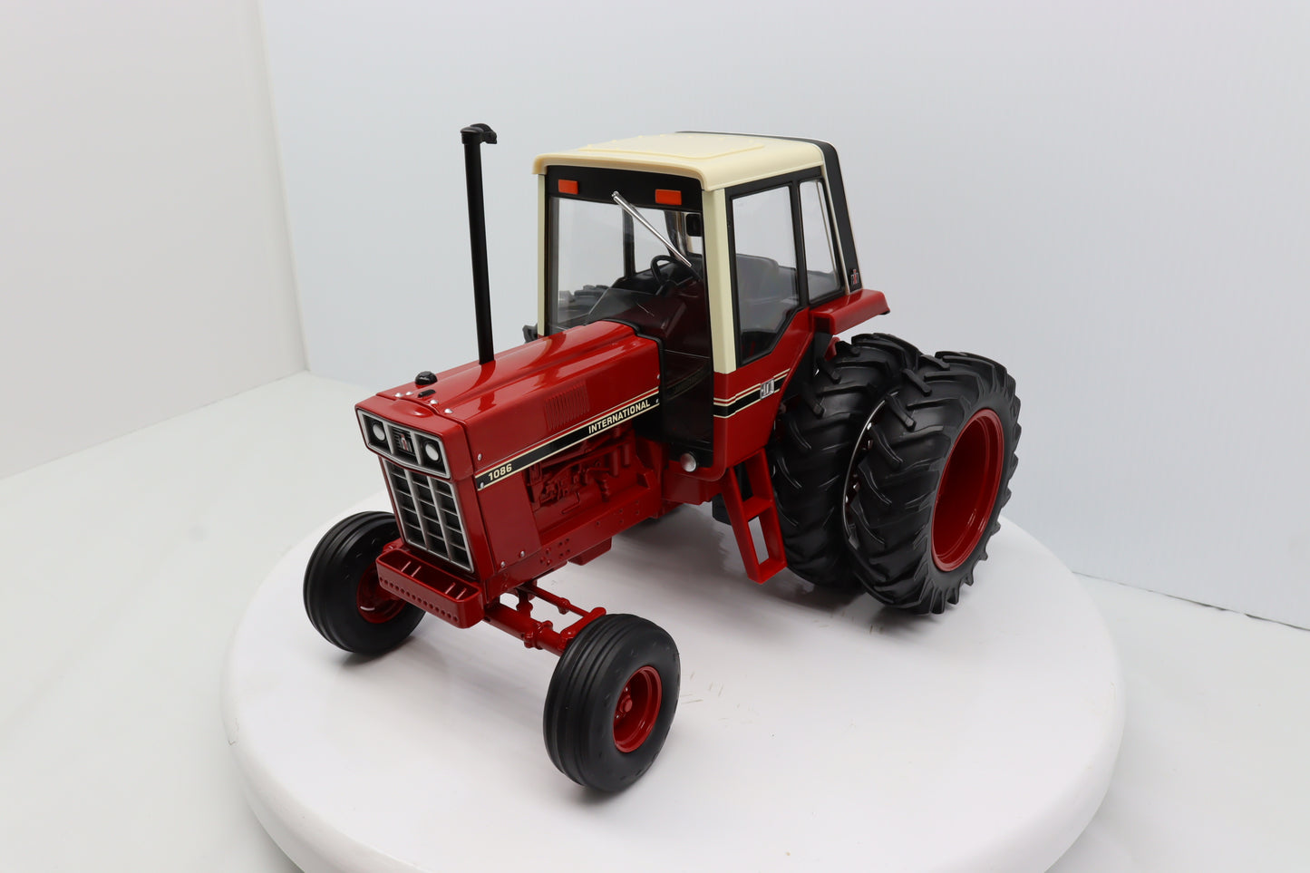 1/16 International 1086