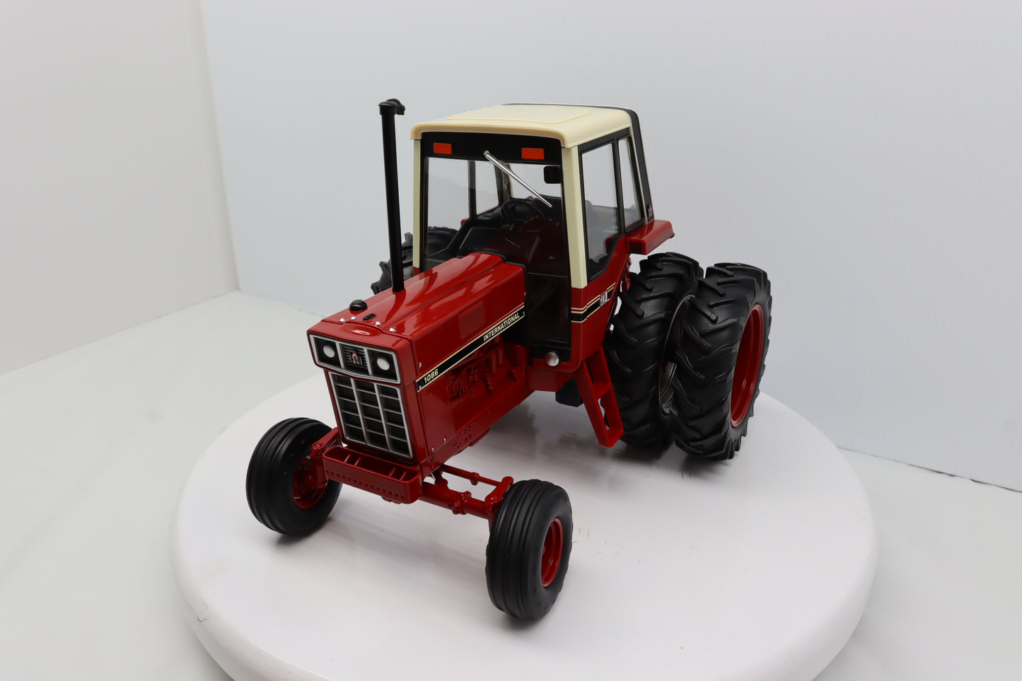 1/16 International 1086