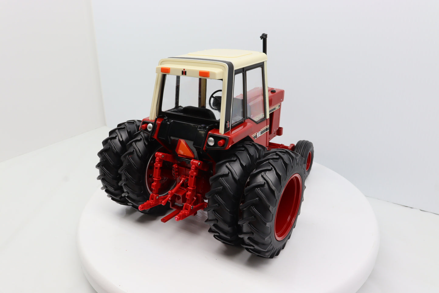 1/16 International 1086