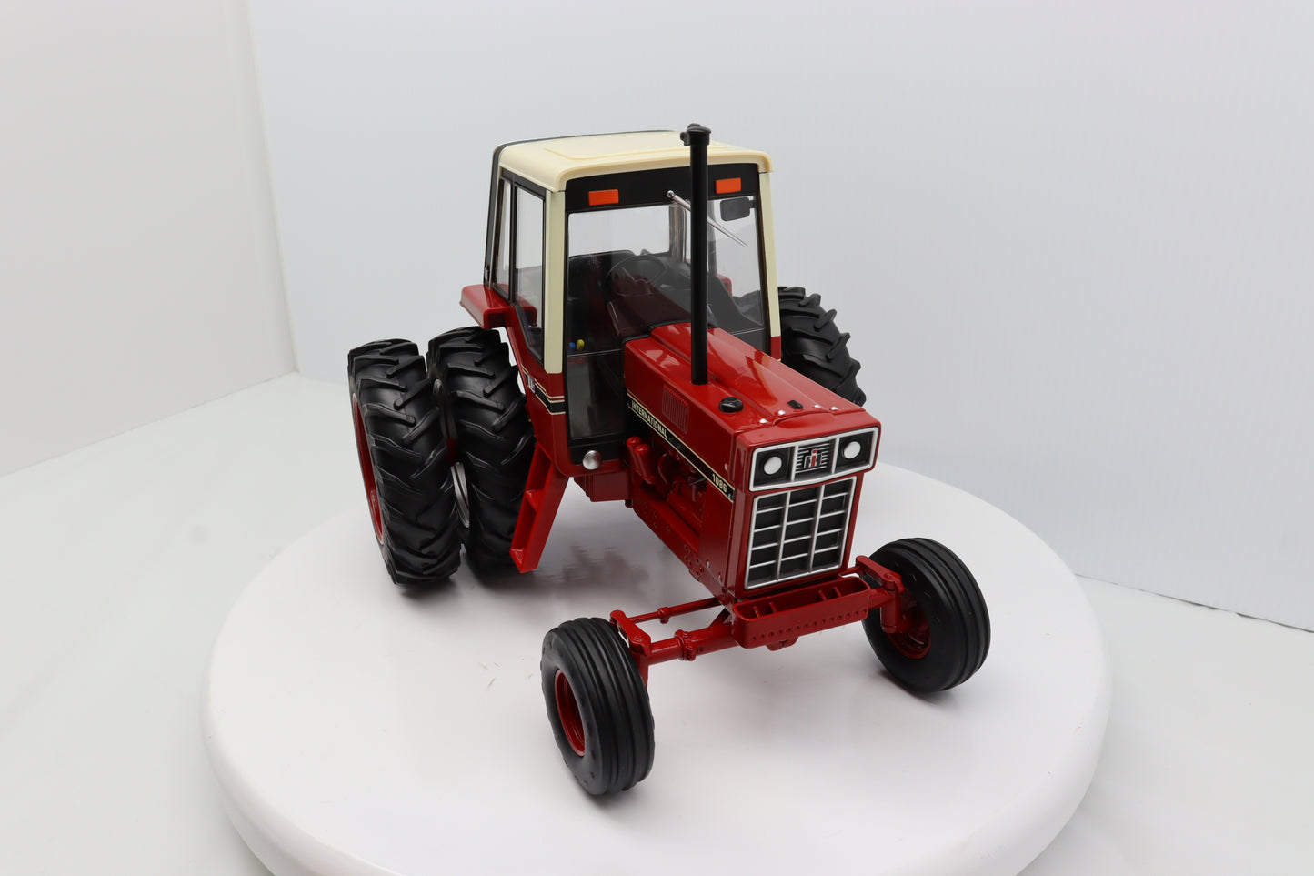 1/16 International 1086