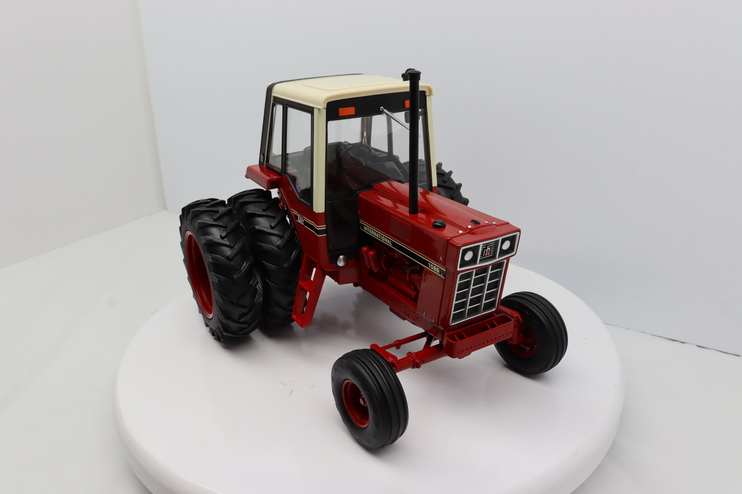 1/16 International 1086