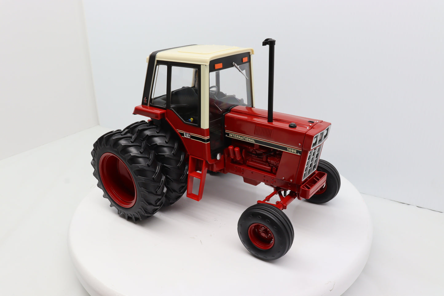 1/16 International 1086