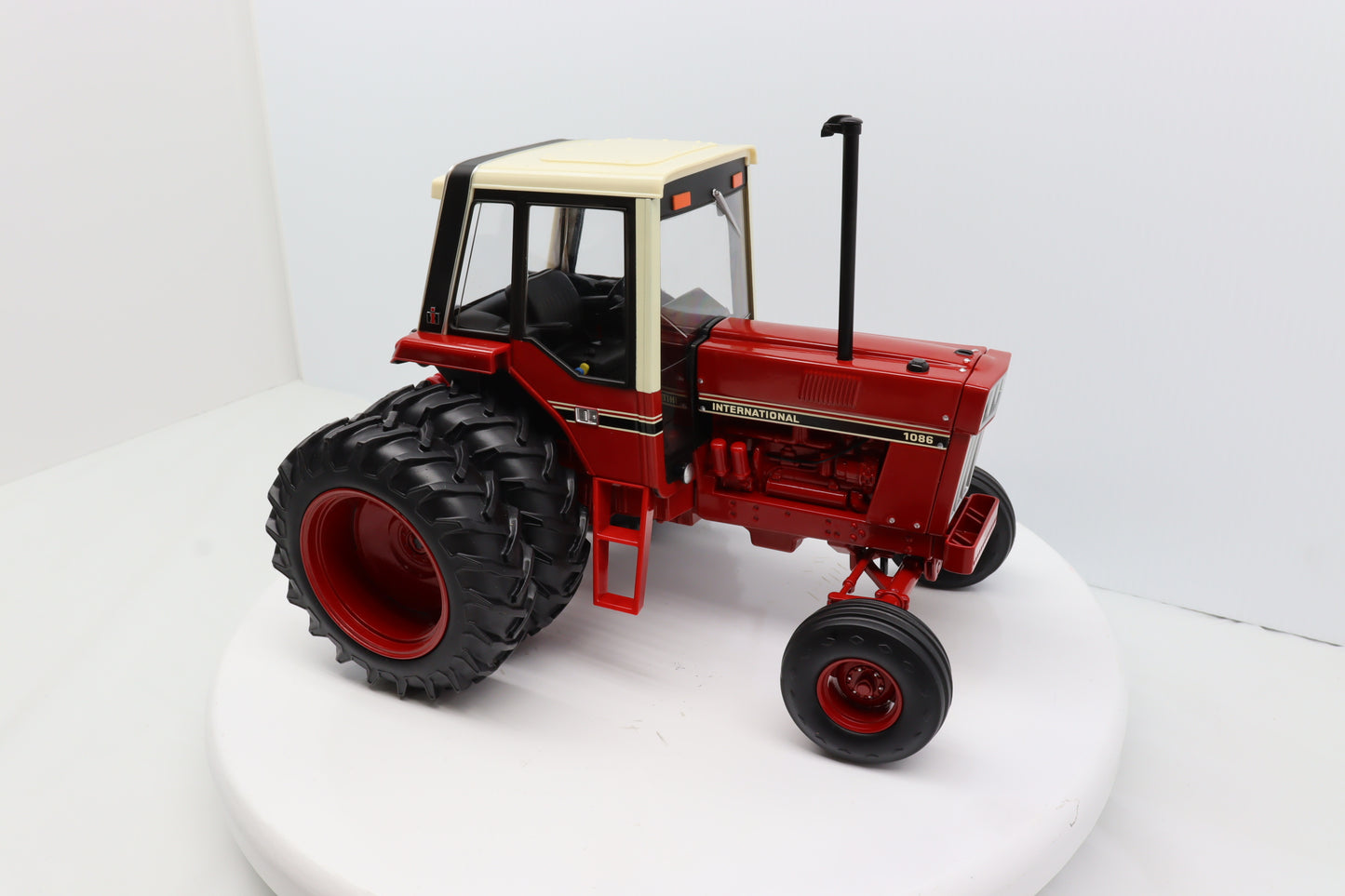 1/16 International 1086