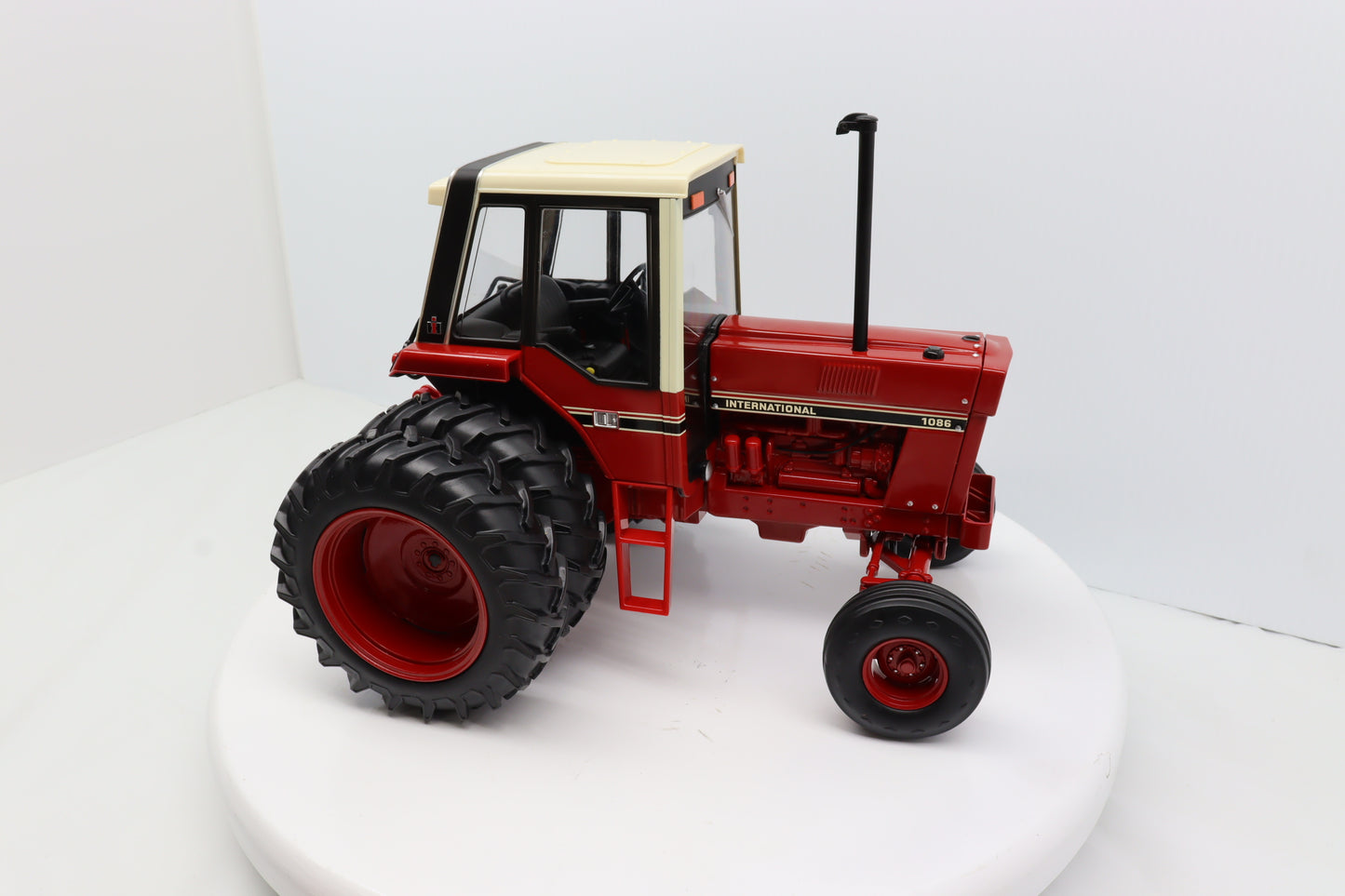 1/16 International 1086