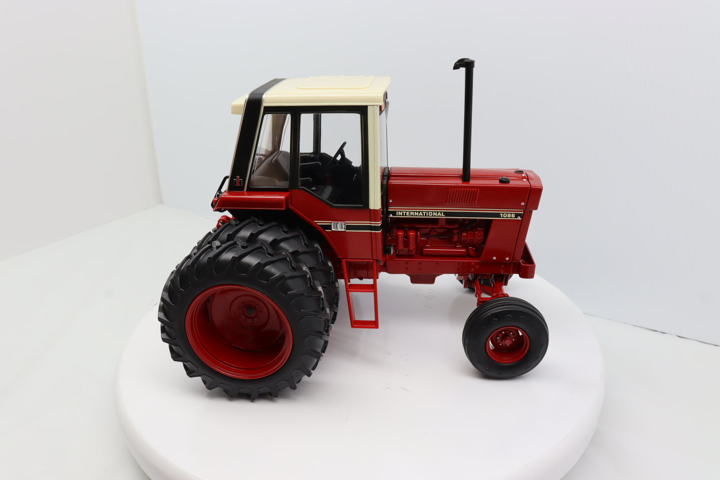 1/16 International 1086