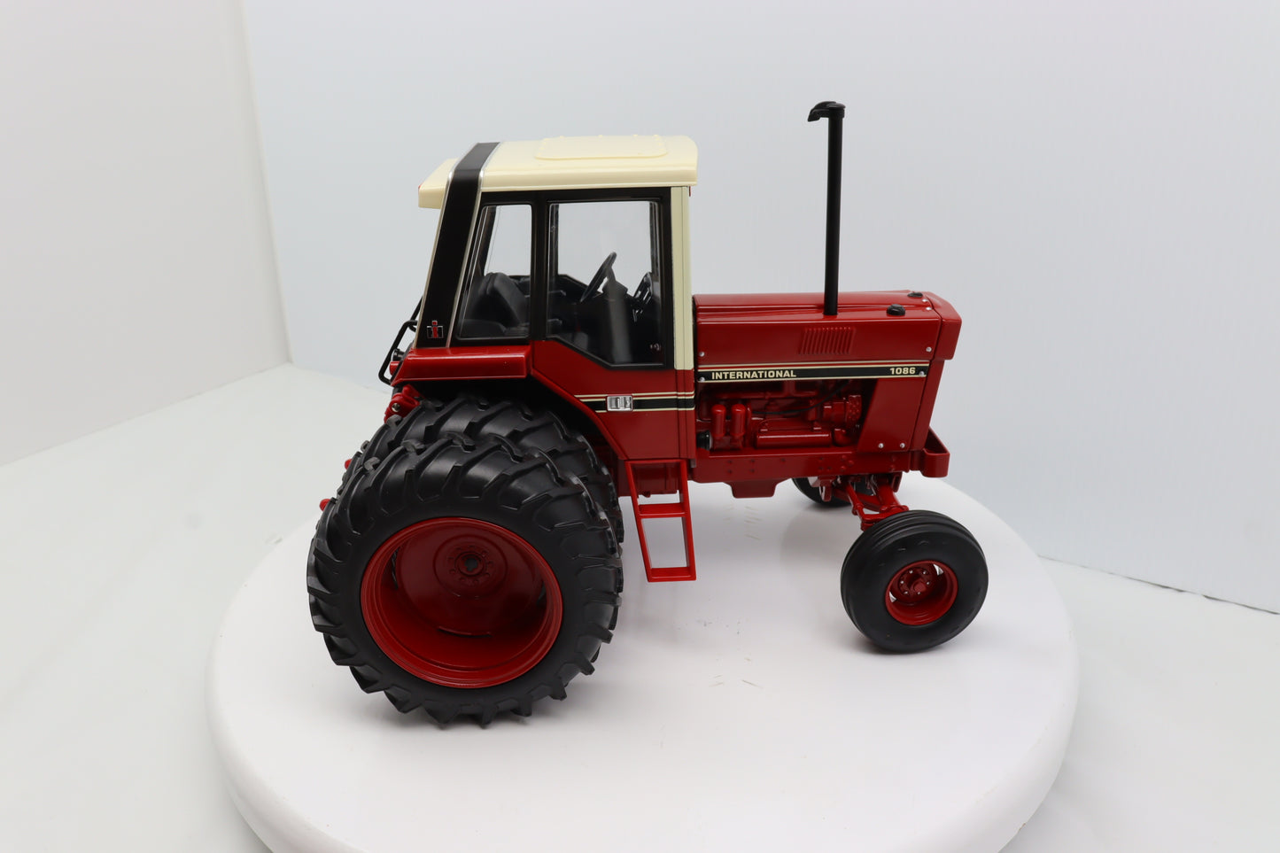 1/16 International 1086