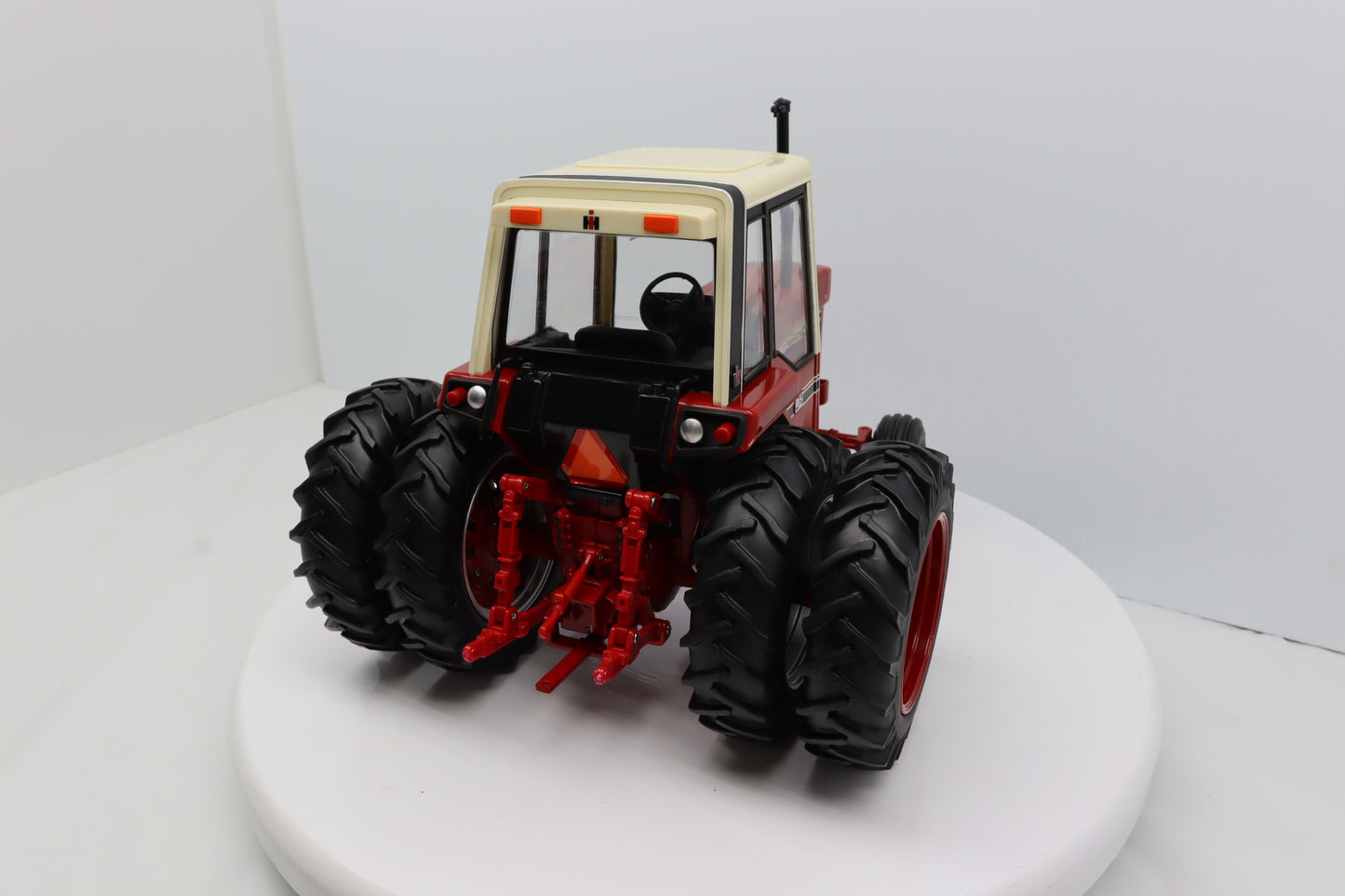 1/16 International 1086