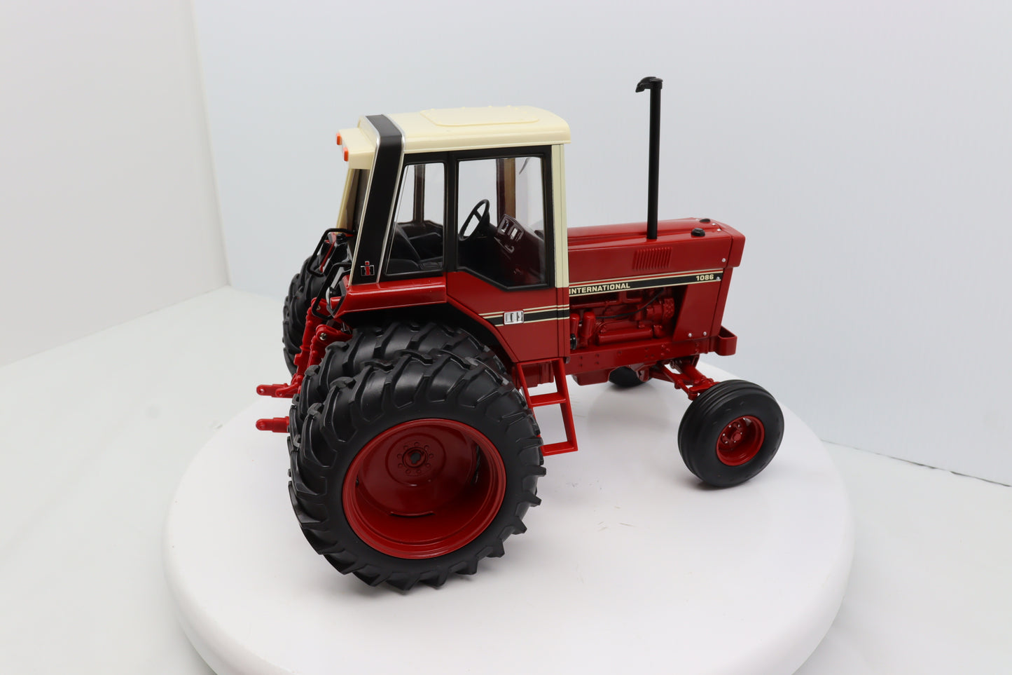1/16 International 1086