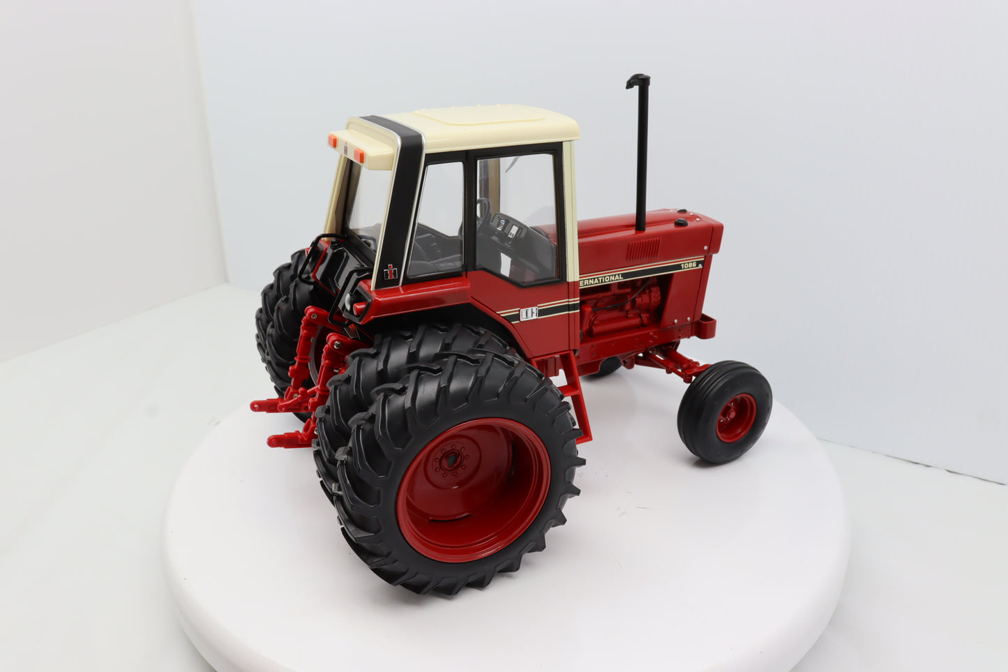 1/16 International 1086