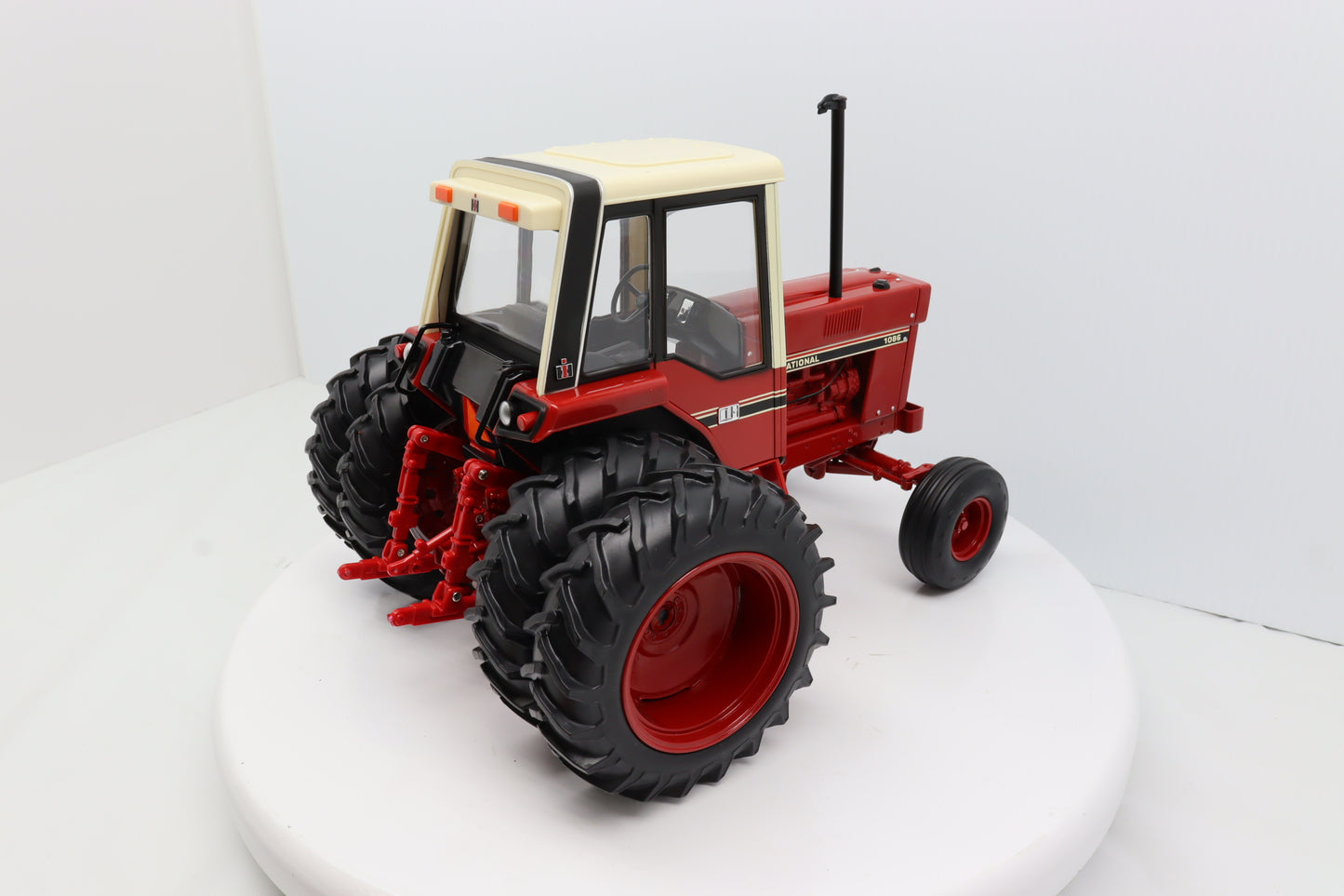 1/16 International 1086