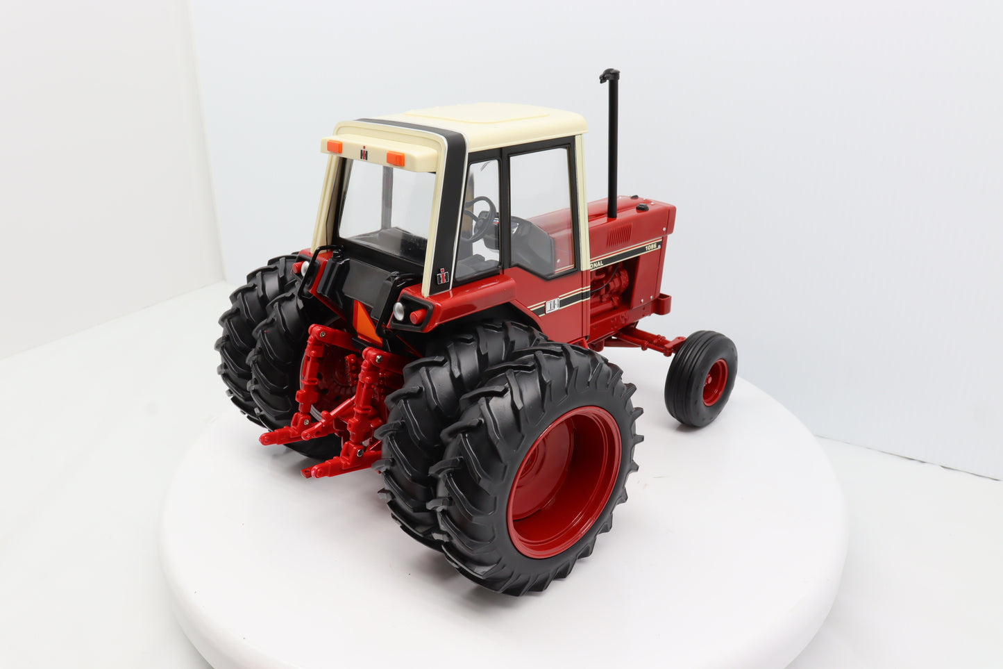 1/16 International 1086