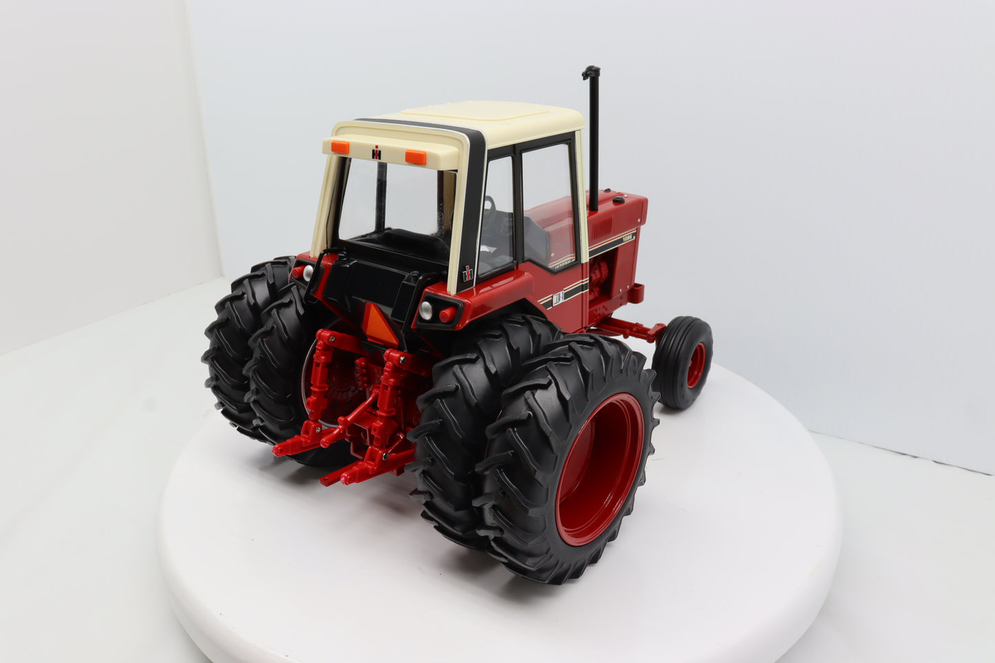 1/16 International 1086