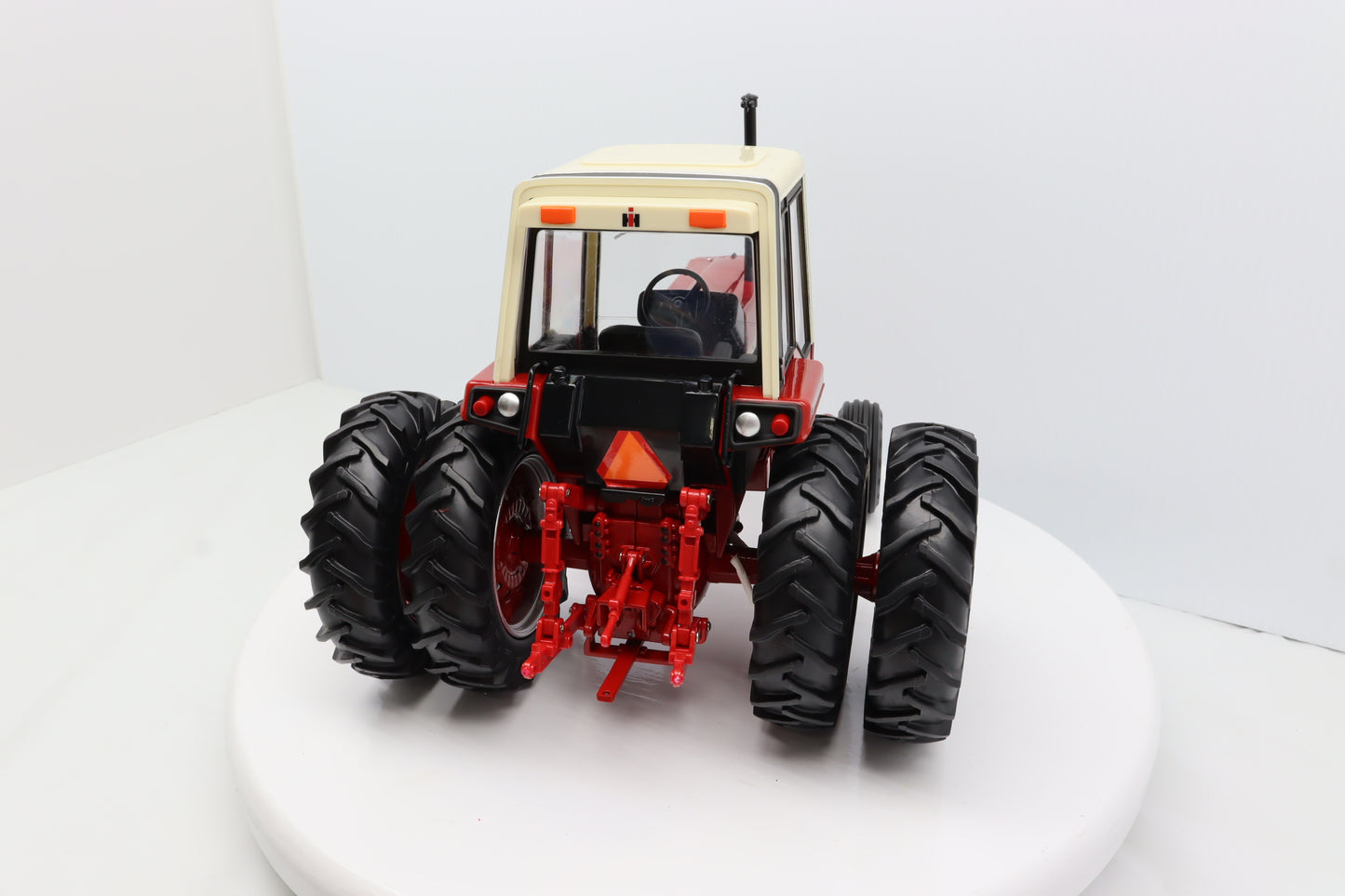 1/16 International 1086