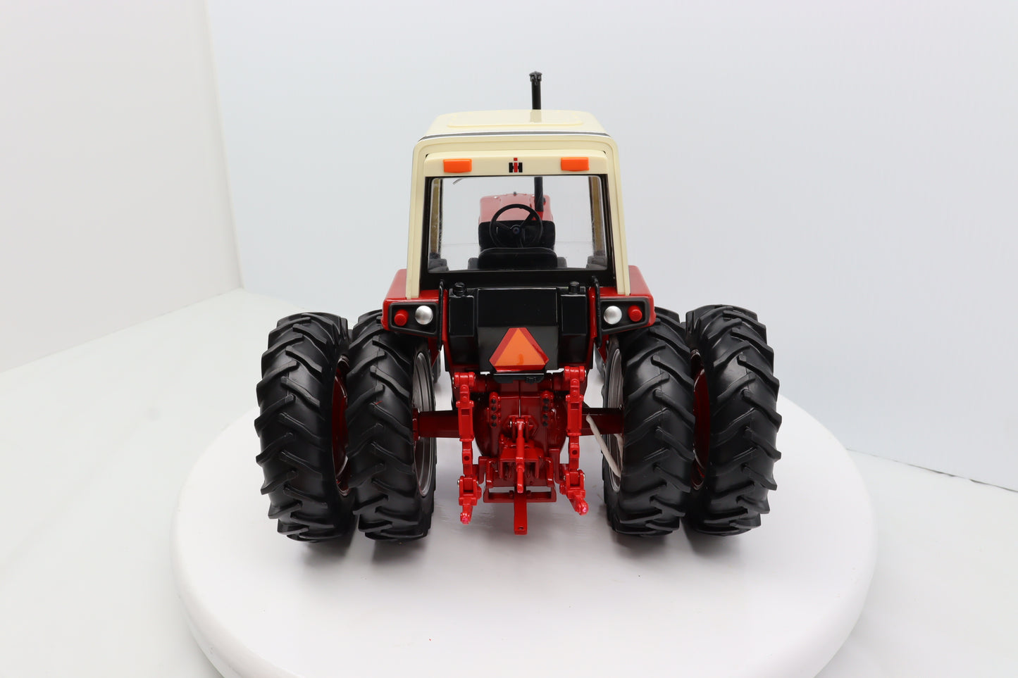 1/16 International 1086