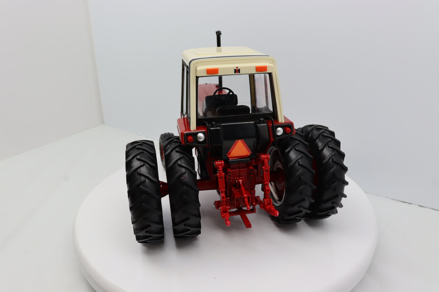 1/16 International 1086