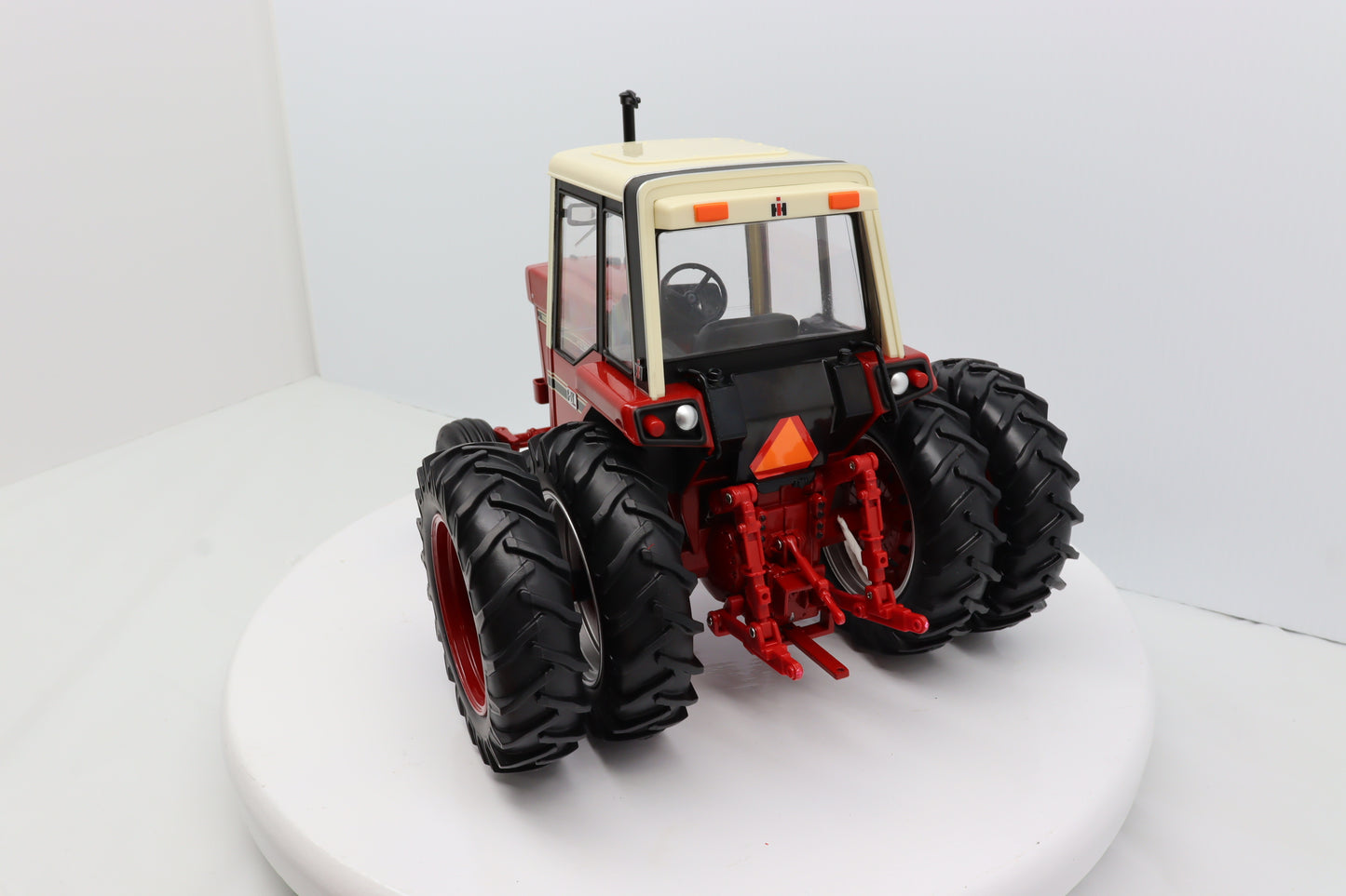 1/16 International 1086