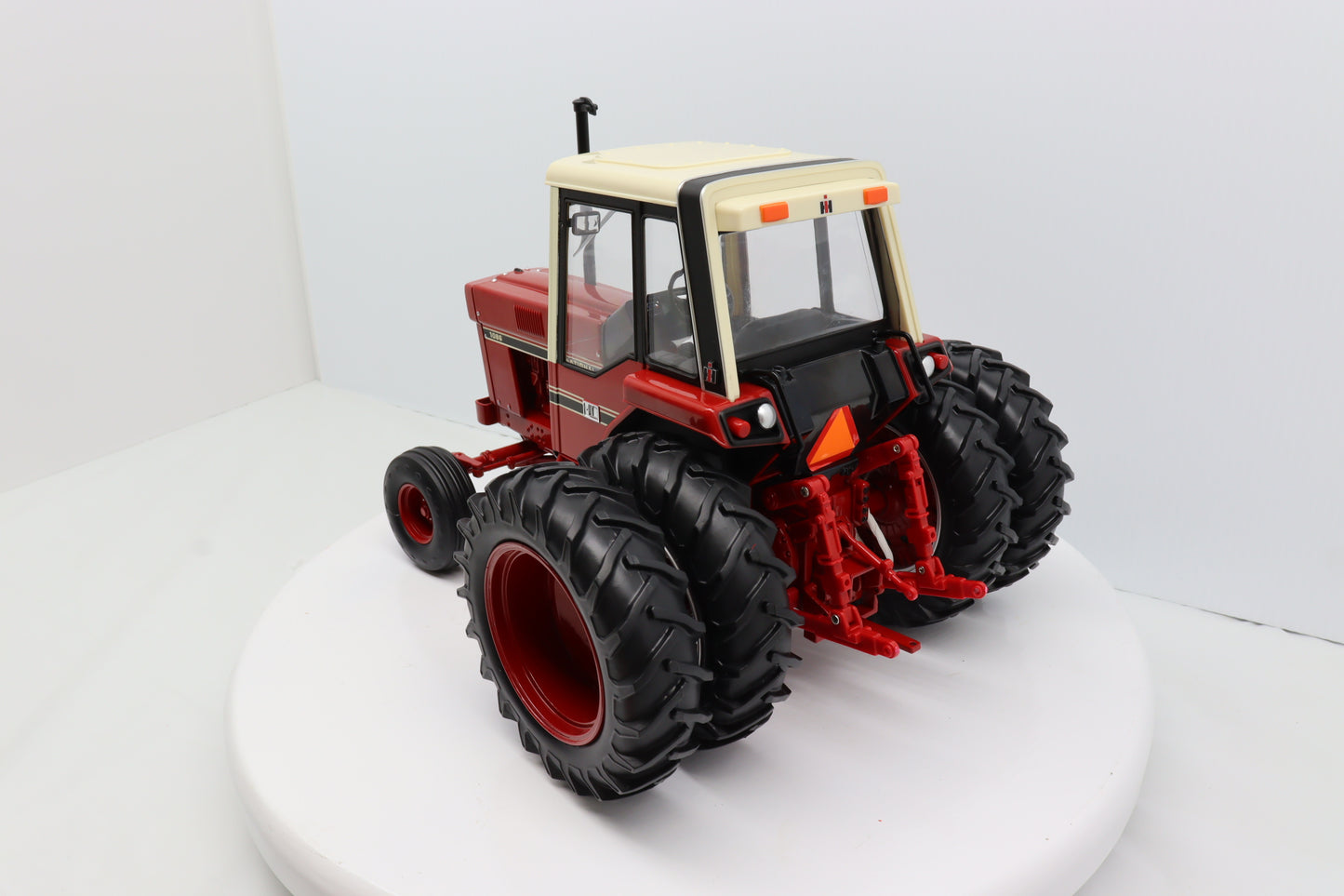 1/16 International 1086