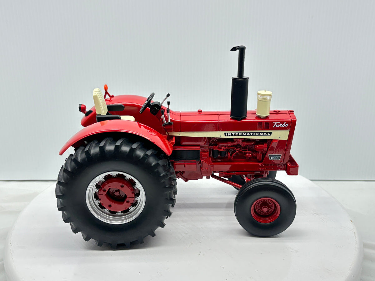 1/16 International 1256 – Creekside Farm Toys