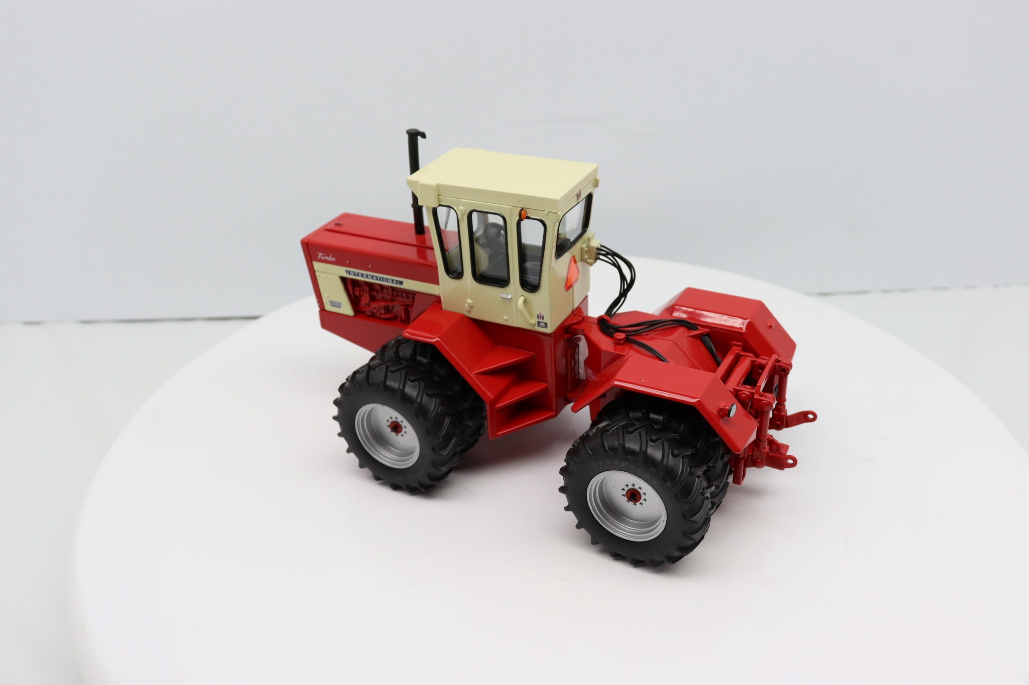 1/32 International 4366