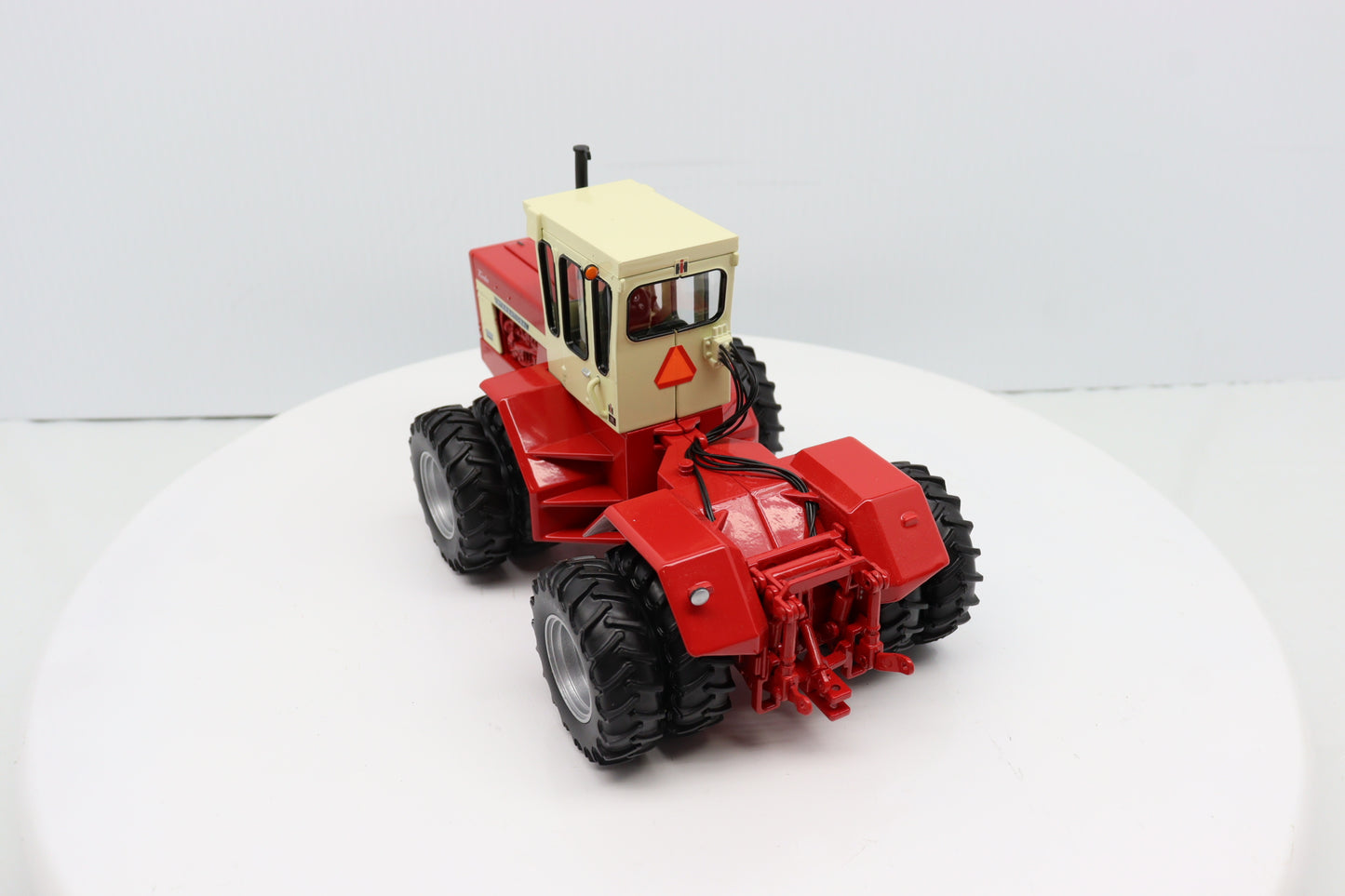 1/32 International 4366