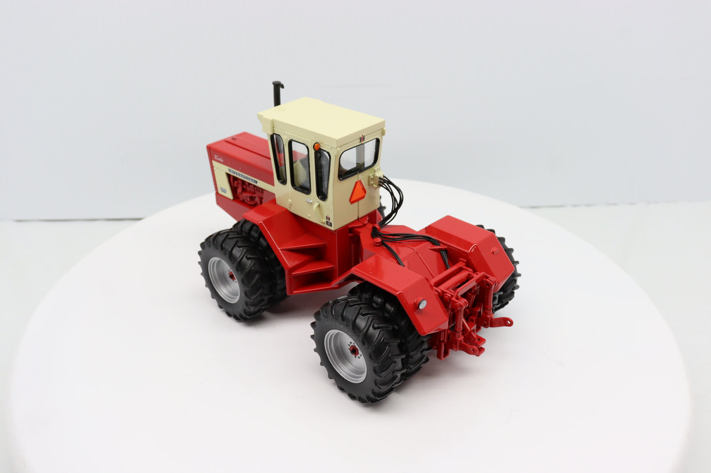 1/32 International 4366