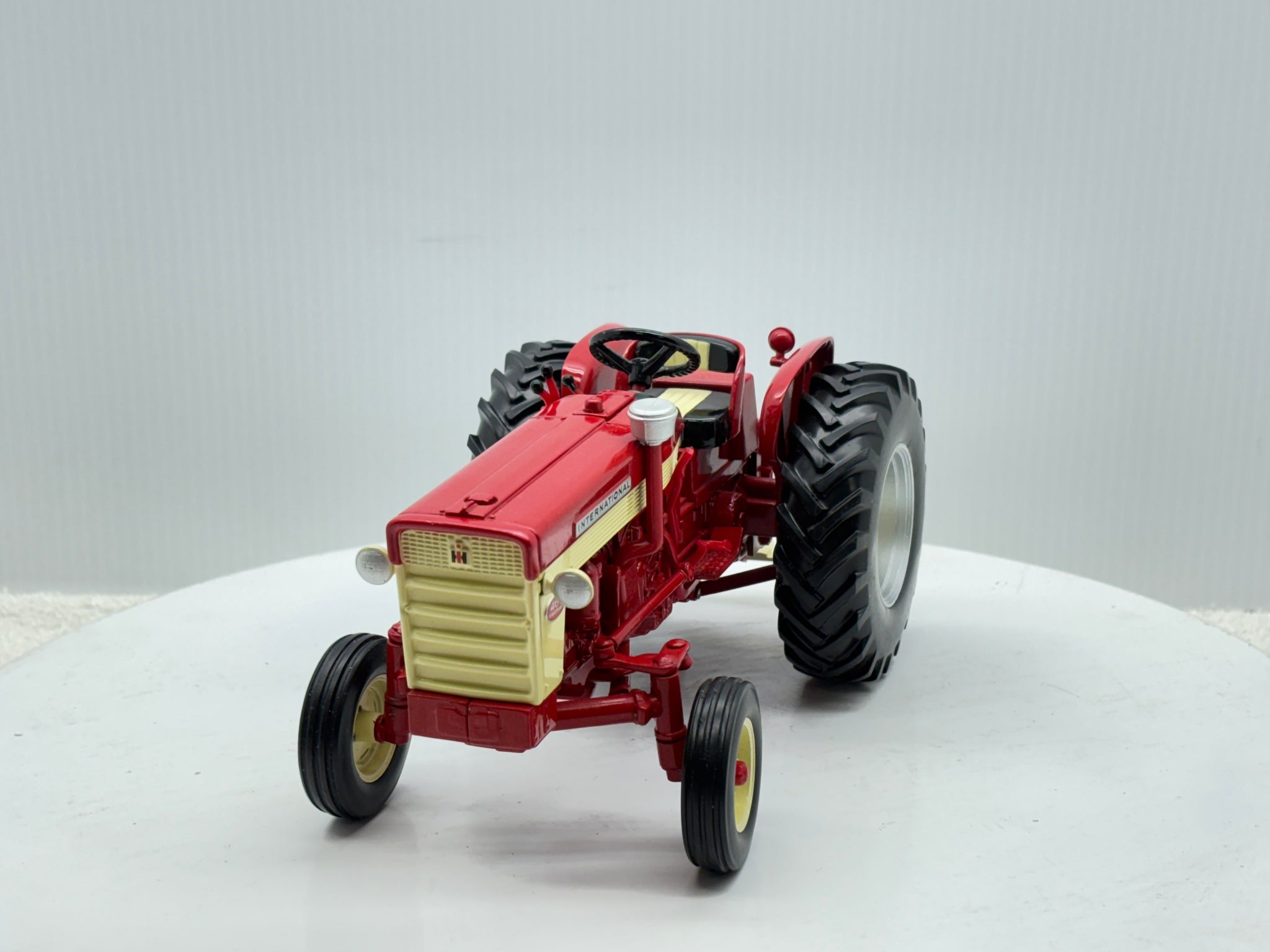 1/16 International 460 Utility