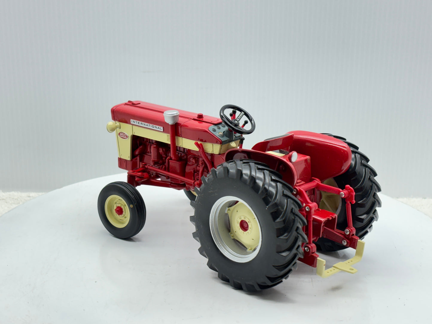1/16 International 460 Utility