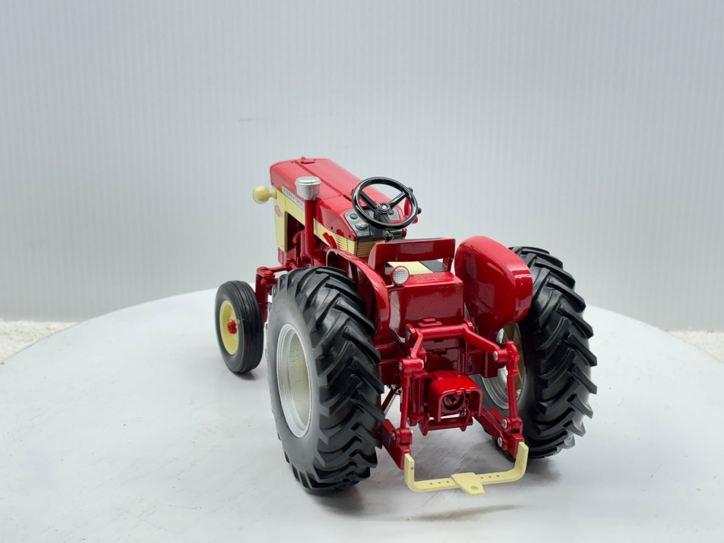 1/16 International 460 Utility