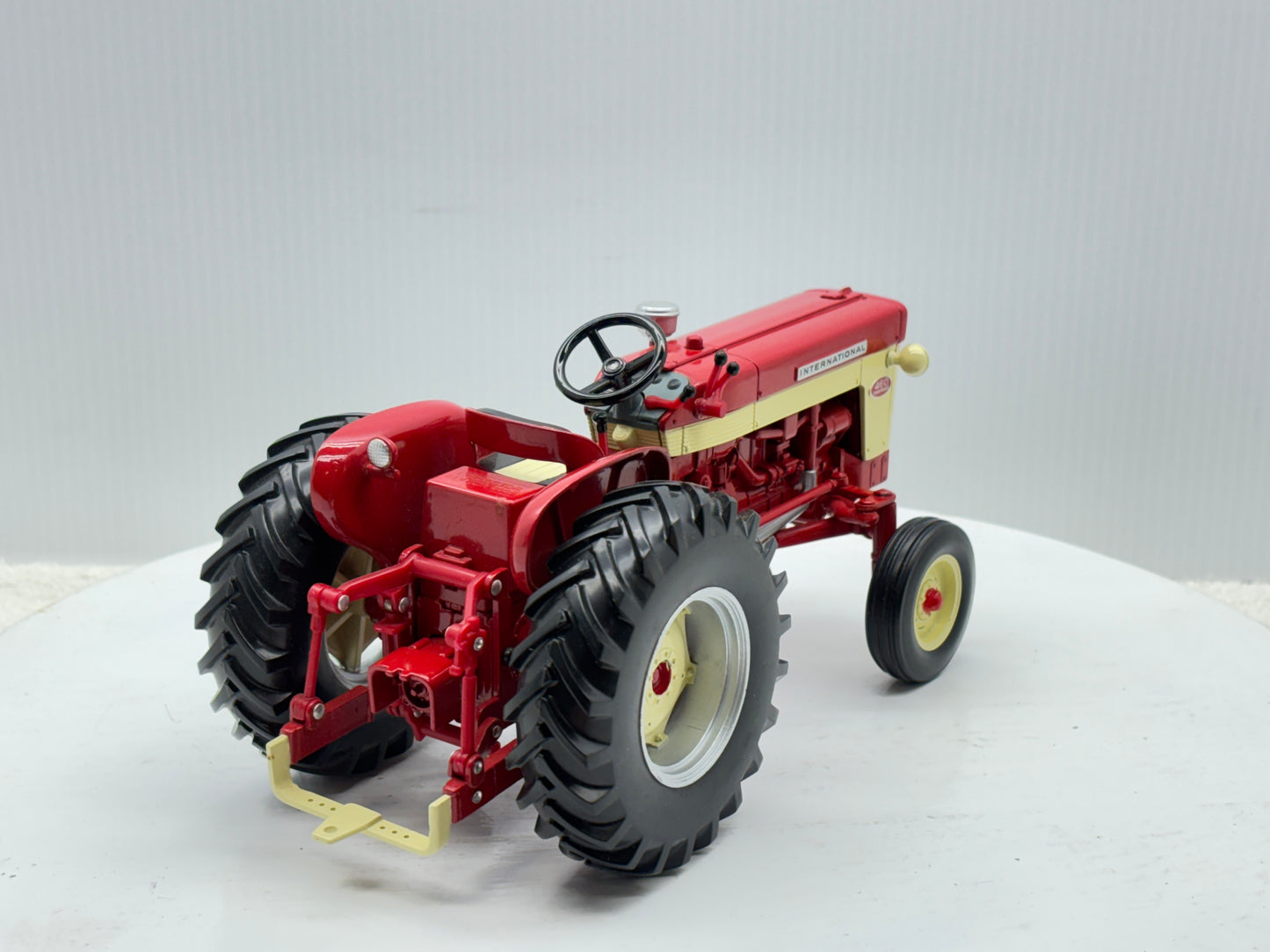 1/16 International 460 Utility