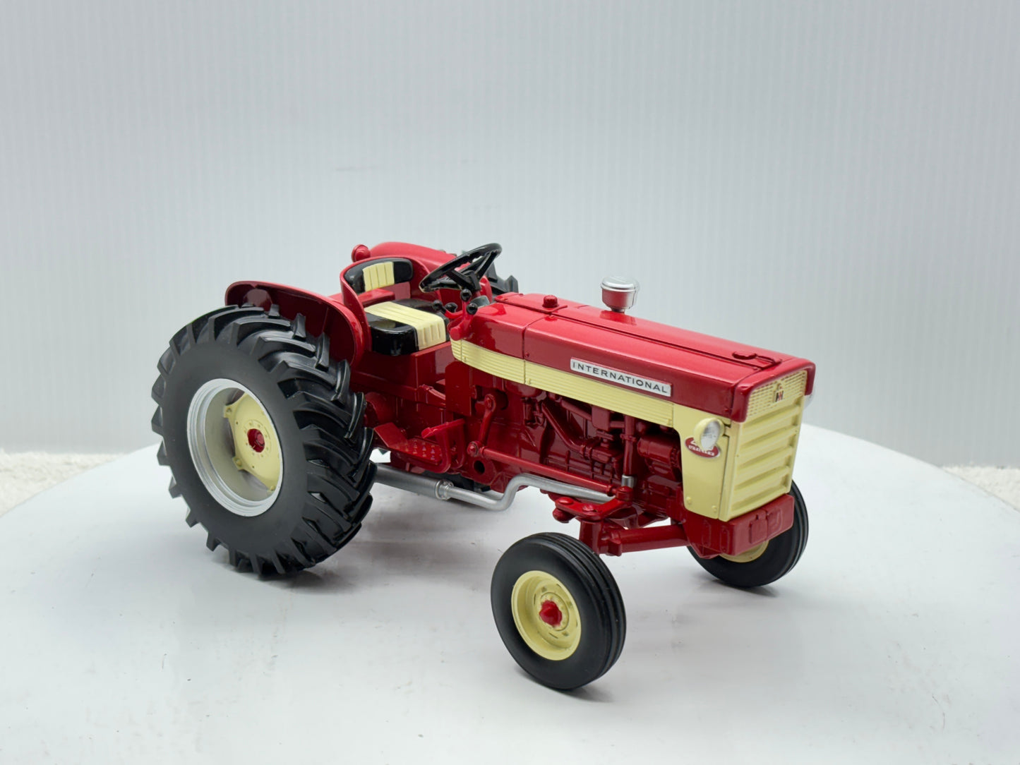 1/16 International 460 Utility