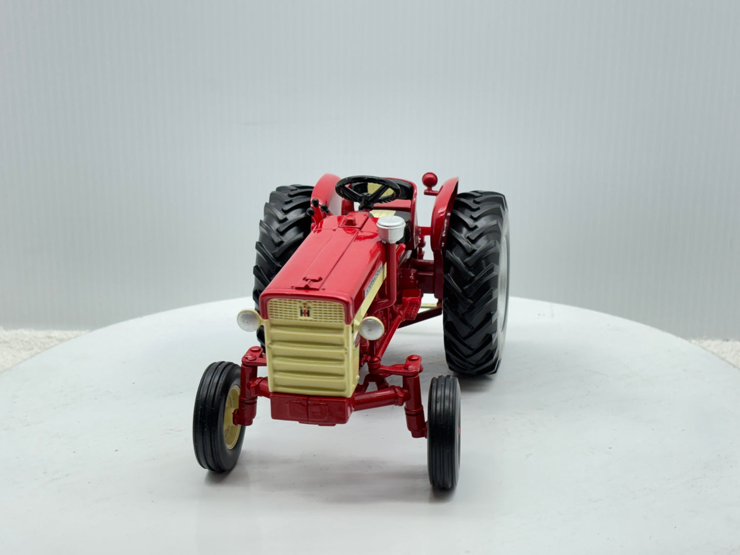 1/16 International 460 Utility