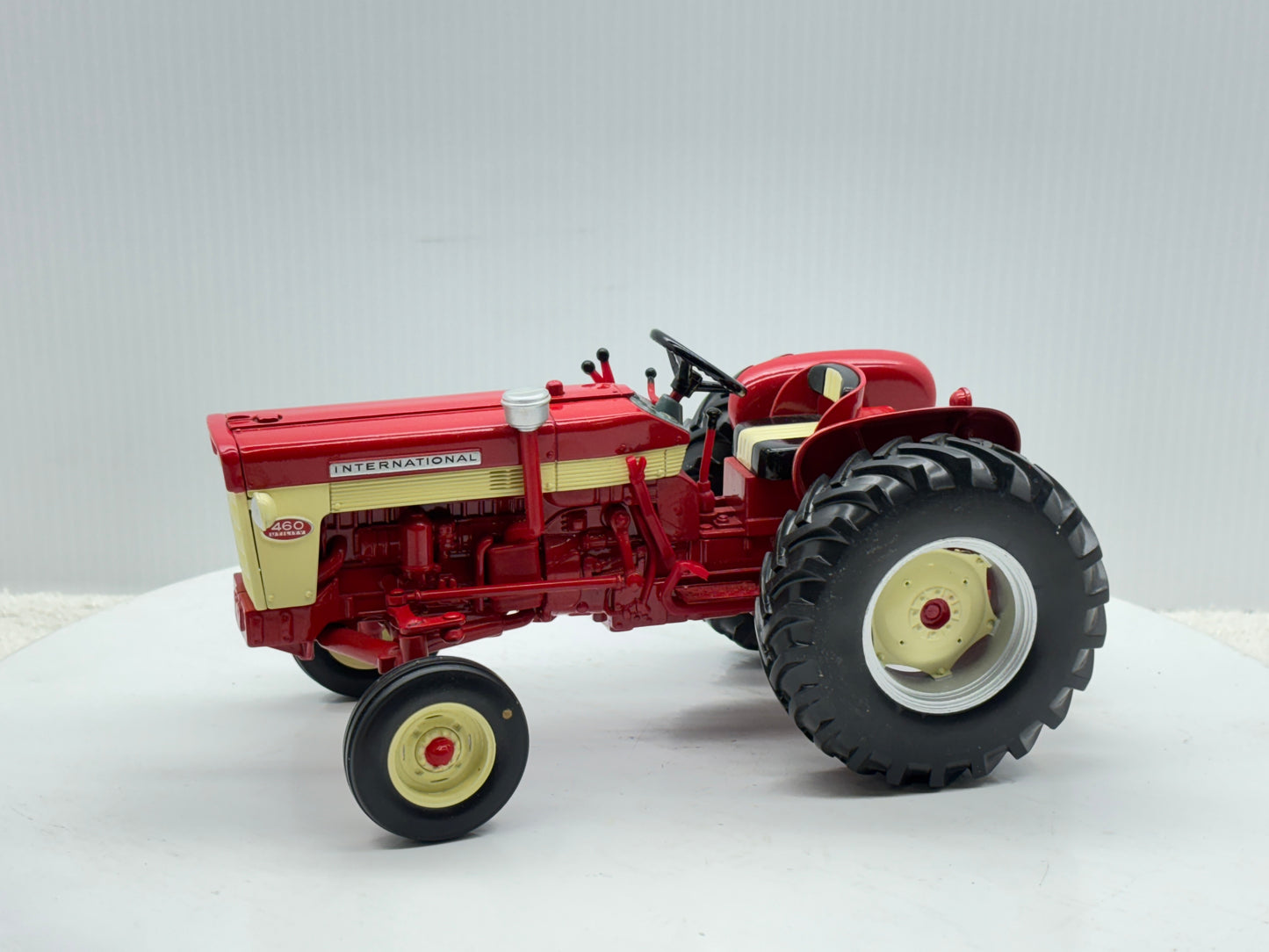 1/16 International 460 Utility