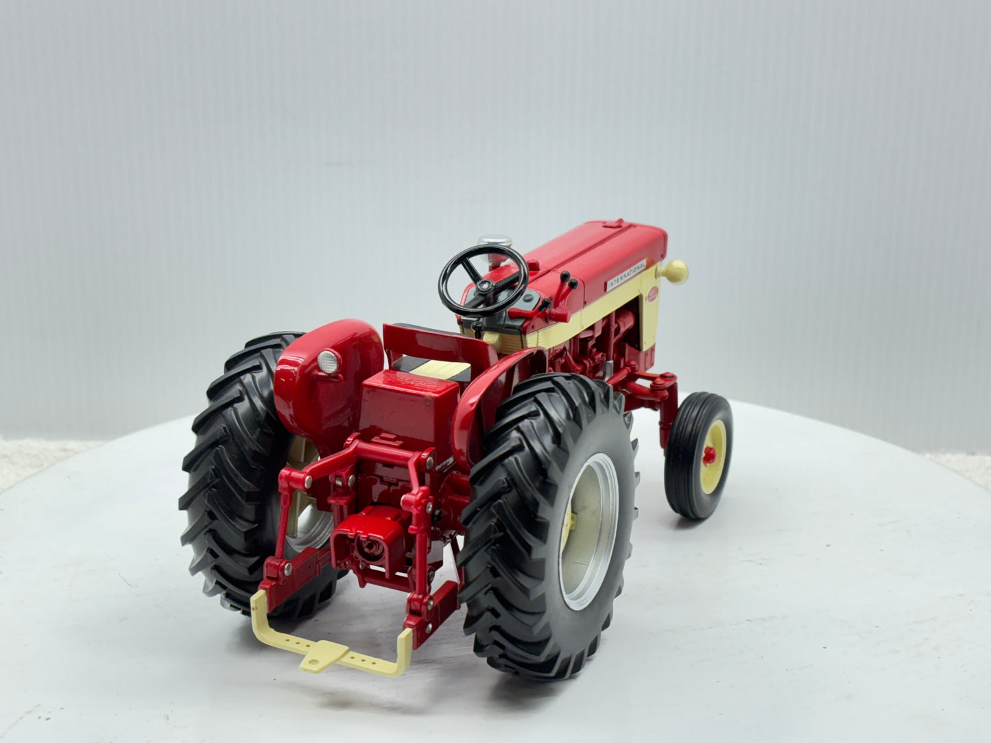 1/16 International 460 Utility