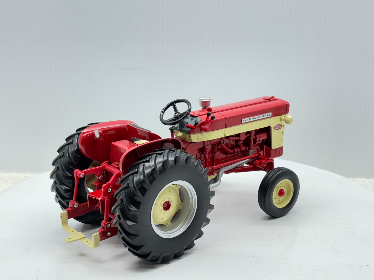1/16 International 460 Utility