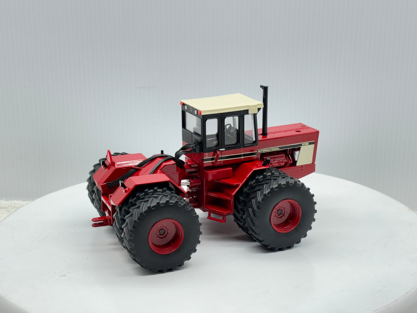 1/32 International 4786 NFTS