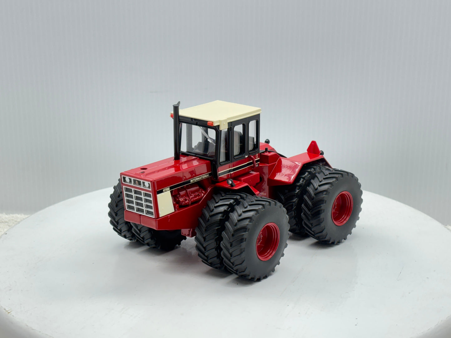 1/32 International 4786 NFTS