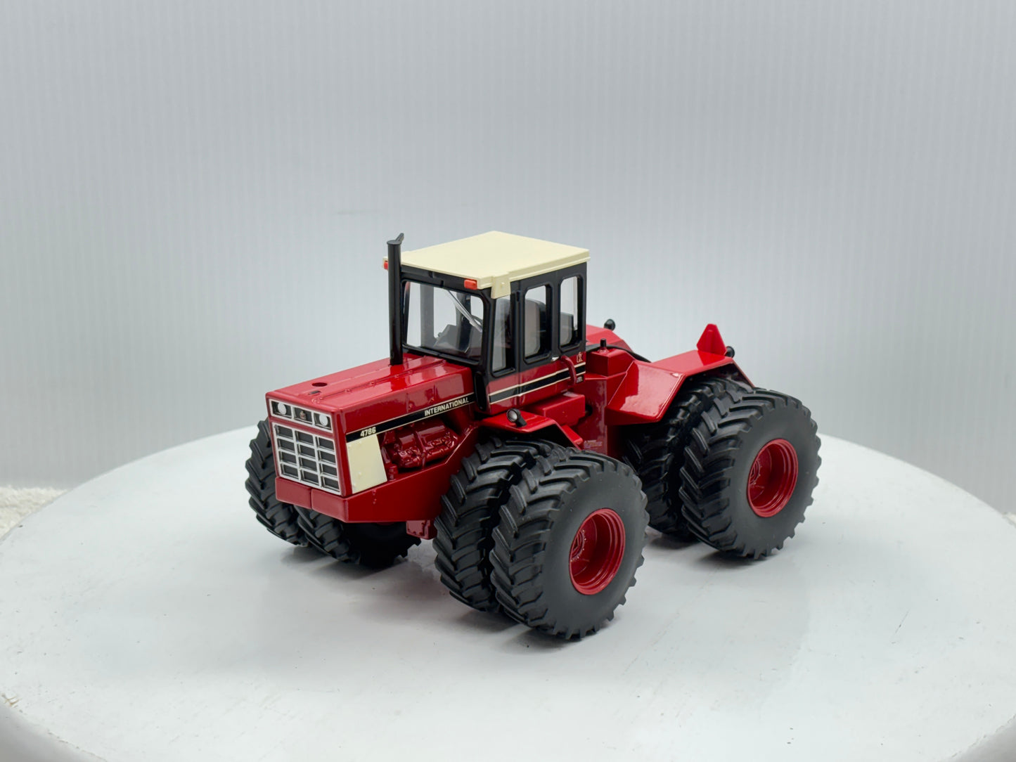 1/32 International 4786 NFTS